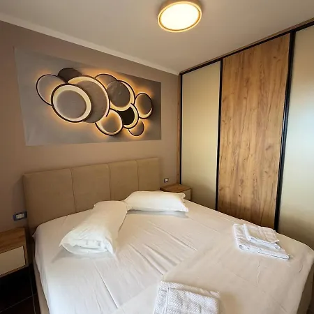Luxury In Center Daire Krujë