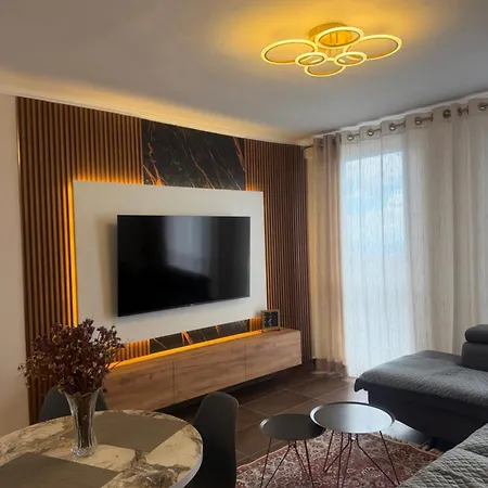 Luxury In Center *